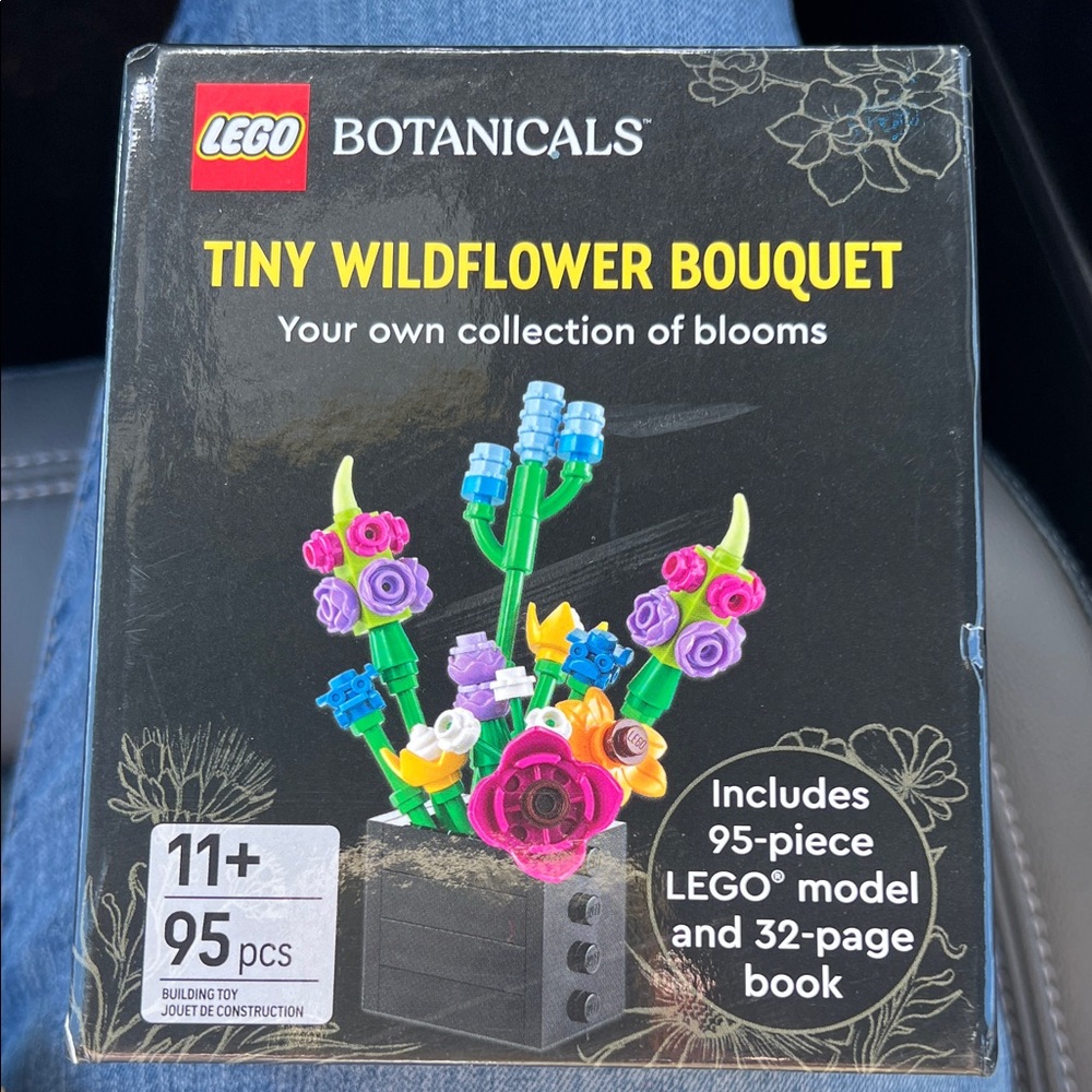 NIB LEGO Botanical Wildflower Set with Bright Colors